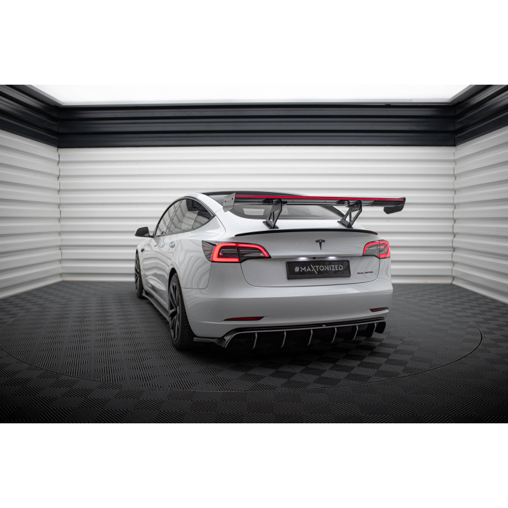 Karbonowy Spoiler + LED Tesla Model 3