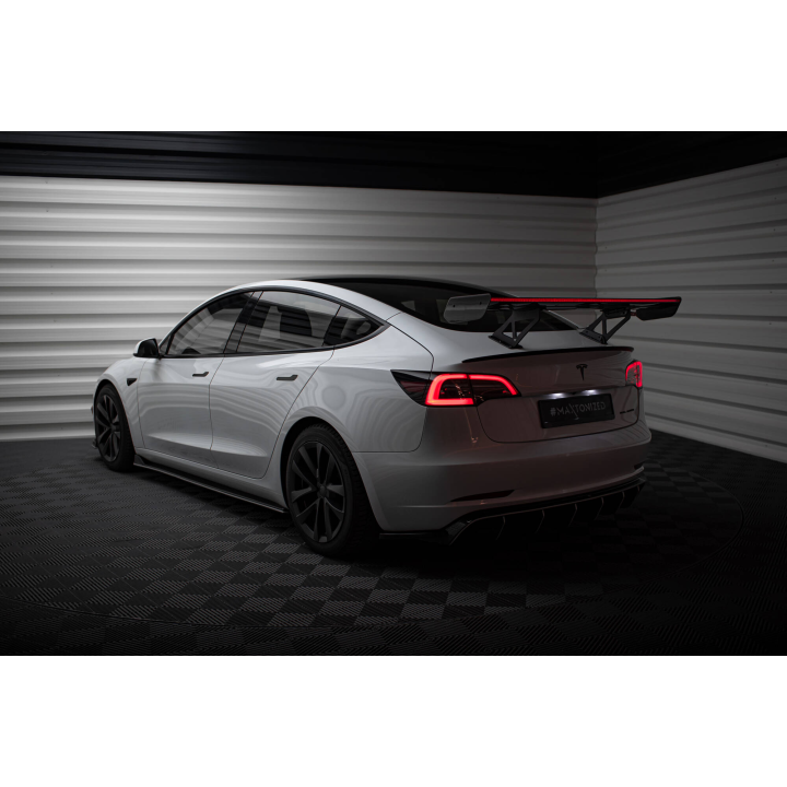 Karbonowy Spoiler + LED Tesla Model 3