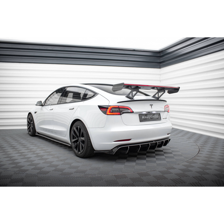 Karbonowy Spoiler + LED Tesla Model 3