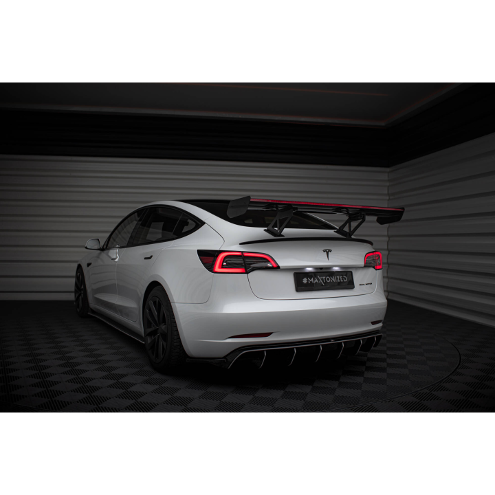 Karbonowy Spoiler + LED Tesla Model 3