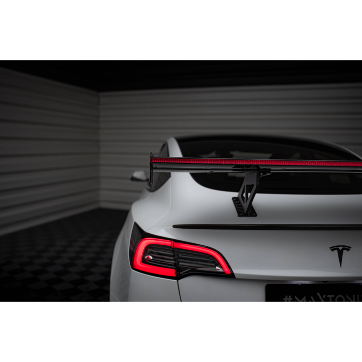 Karbonowy Spoiler + LED Tesla Model 3