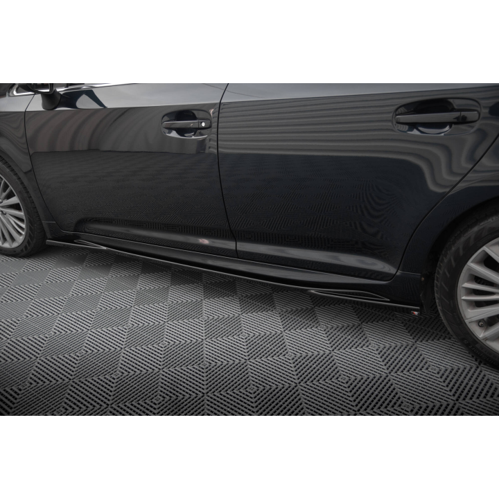 Dokładki Progów Toyota Avensis Mk3 Facelift