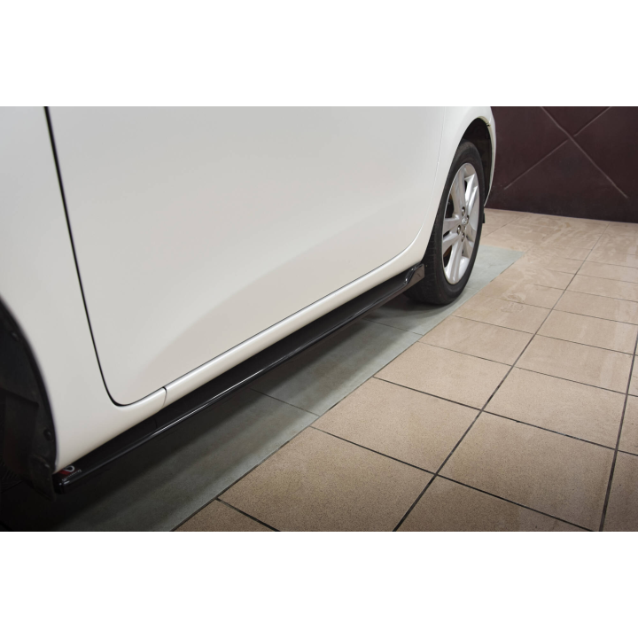 Dokładki Progów Toyota IQ