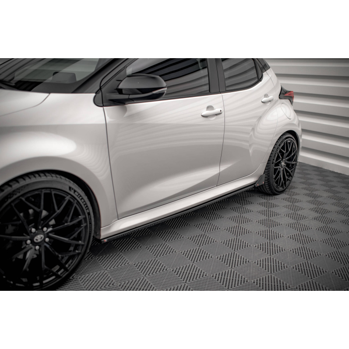 Dokładki Progów V.1 + Flaps Toyota Yaris Mk4