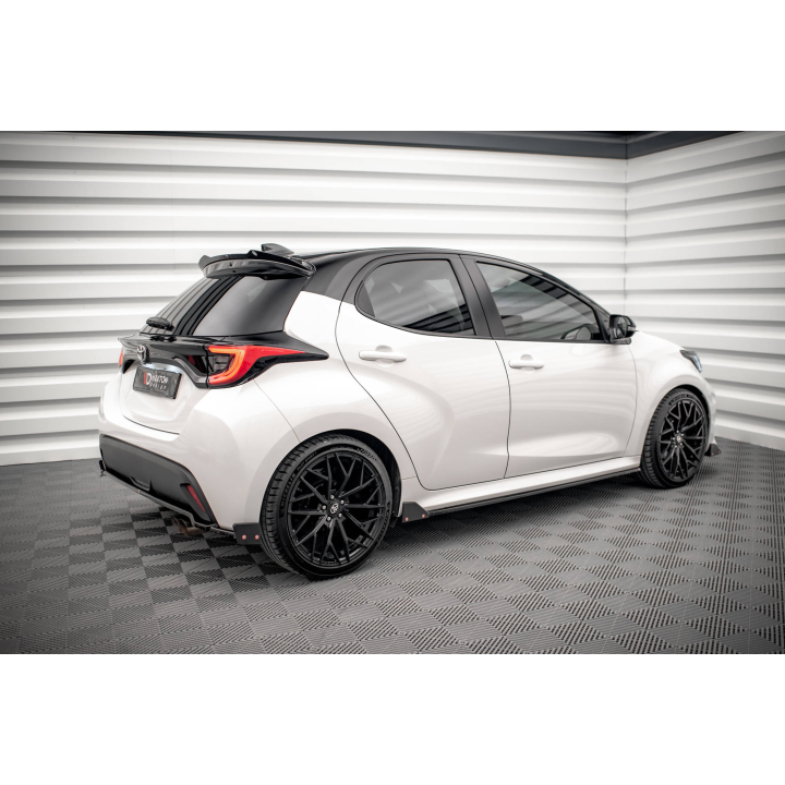 Dokładki Progów V.1 + Flaps Toyota Yaris Mk4