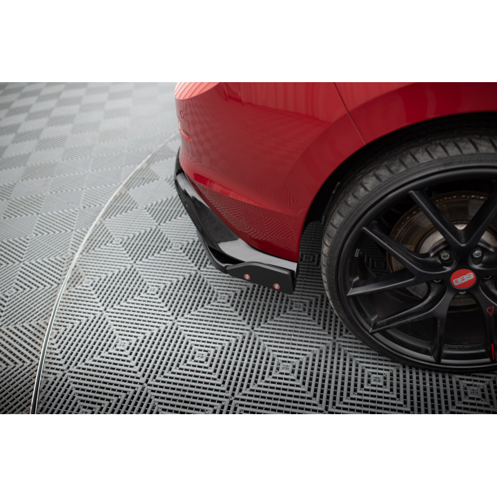 Splittery Tylne Boczne V.4 + Flaps Volkswagen Golf GTI / GTE Mk8  Produkt pasuje tylko z:    VW-GO-8-GTI-RS2