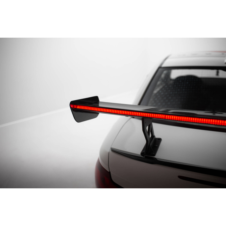 Karbonowy Spoiler Z Wewnętrznymi Wspornikami V.1 + LED BMW 1 M E82