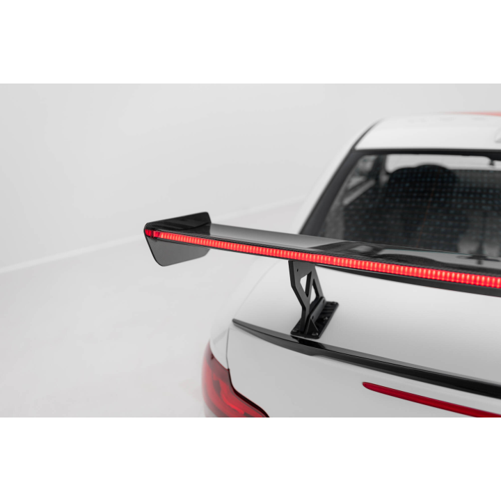 Karbonowy Spoiler Z Wewnętrznymi Wspornikami V.1 + LED BMW 1 M E82