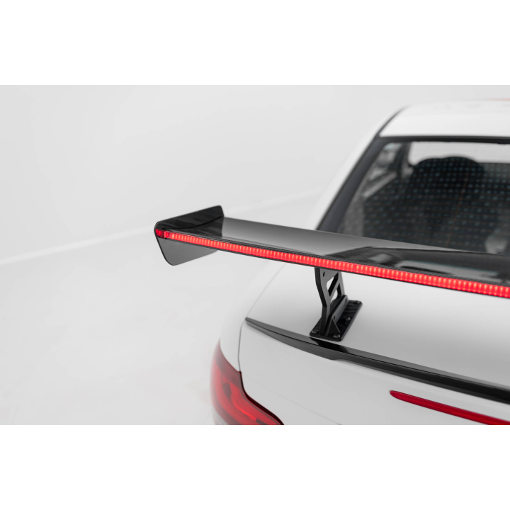 Karbonowy Spoiler Z Wewnętrznymi Wspornikami V.2 + LED BMW 1 M E82