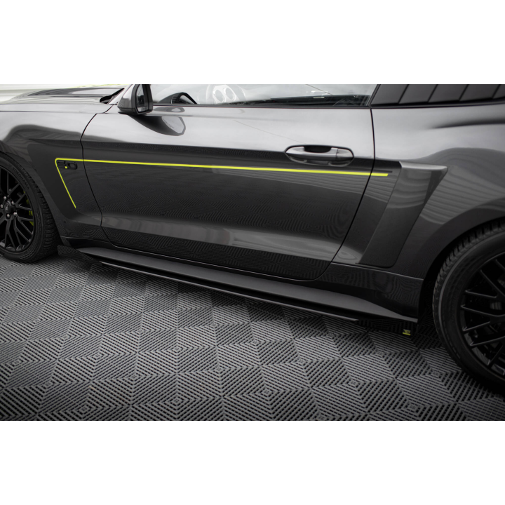 Dokładki progów Street Pro + Flaps Ford Mustang GT Mk6
